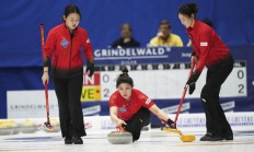 虎扑:中国女子冰壶队世锦赛夺铜直通冬奥会