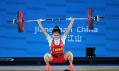 虎扑体育下载:举重亚锦赛：赵金红包揽女子45公斤级三项冠军 打破抓举世界纪录