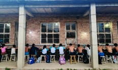 虎扑体育下载:铁皮房、土操场，这里有一座“筑梦”摔跤馆